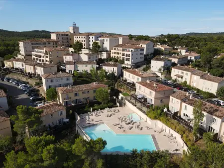 Maison de Vacances en Provence avec Piscine à Pont Royal - Photo 1