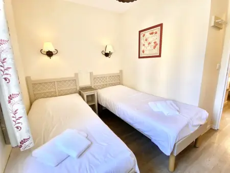 Maison de Vacances en Provence avec Piscine à Pont Royal - Photo 8