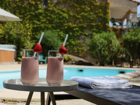 Le Jardin des Olives, Villa spacieuse avec piscine privée à Caunes - Photo 1