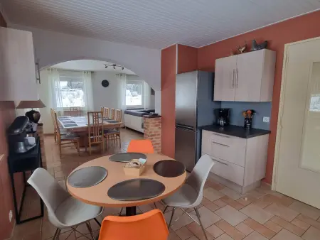 Maison spacieuse avec terrasse, près de Saint-Dié, idéale pour randonnées et proche de l'Alsace - Photo 4