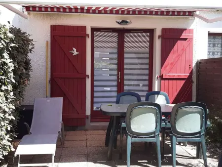 Maisonnette cosy, à 200 m de la plage, avec jardin clos, parking privé et animaux acceptés - Photo 14