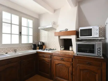 Maison de village à Ars-en-Ré avec garage, cour, salon TV, 3 chambres, balcon et équipements modernes - Photo 2