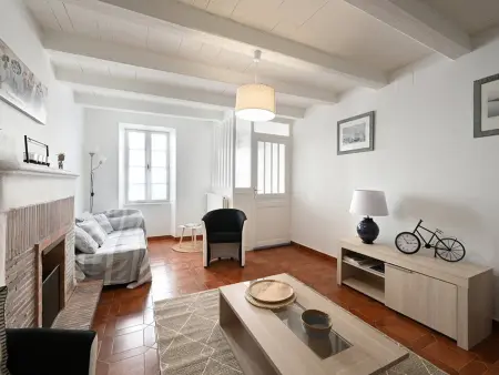 Maison de village à Ars-en-Ré avec garage, cour, salon TV, 3 chambres, balcon et équipements modernes - Photo 5