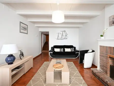 Maison de village à Ars-en-Ré avec garage, cour, salon TV, 3 chambres, balcon et équipements modernes - Photo 6