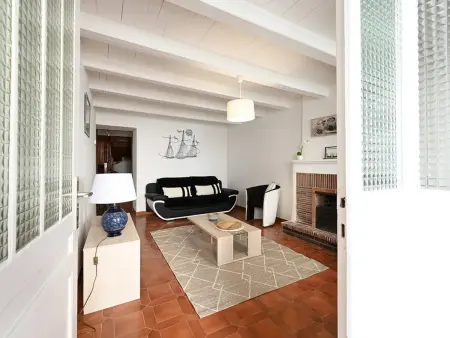 Maison de village à Ars-en-Ré avec garage, cour, salon TV, 3 chambres, balcon et équipements modernes - Photo 8