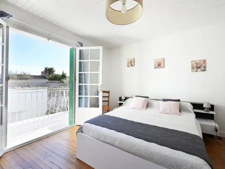 Maison de village à Ars-en-Ré avec garage, cour, salon TV, 3 chambres, balcon et équipements modernes - Photo 15
