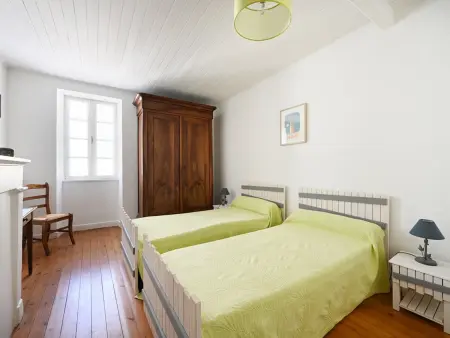 Maison de village à Ars-en-Ré avec garage, cour, salon TV, 3 chambres, balcon et équipements modernes - Photo 16