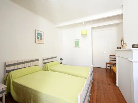 Maison de village à Ars-en-Ré avec garage, cour, salon TV, 3 chambres, balcon et équipements modernes - Photo 17