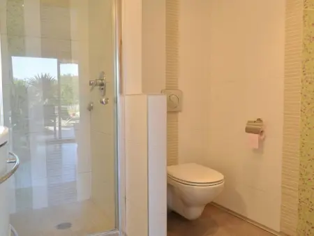 Maison climatisée avec piscine privée, 5 pièces, 7 couchages à 15 min des plages de Vallauris - Photo 19