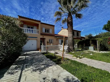 Sublime Villa Climatisée Familiale avec Extérieurs Spacieux – Quartier Calme - Photo 1