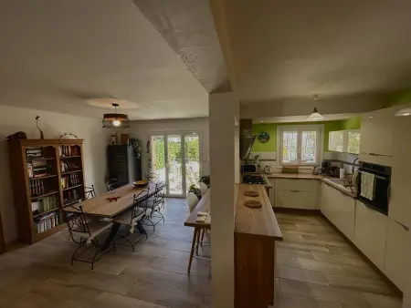 Sublime Villa Climatisée Familiale avec Extérieurs Spacieux – Quartier Calme - Photo 6