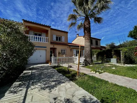 Sublime Villa Climatisée Familiale avec Extérieurs Spacieux – Quartier Calme - Photo 8