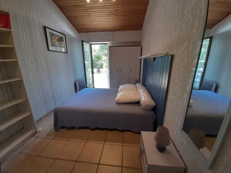 Maison moderne entre forêt et océan, avec jardin et terrasse. - Photo 7