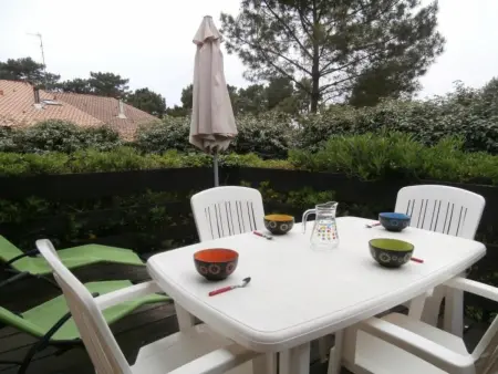 Maison moderne entre forêt et océan, avec jardin et terrasse. - Photo 13