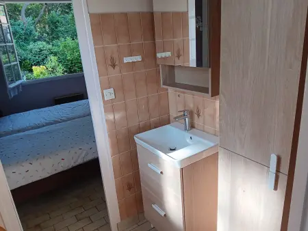 Maison spacieuse avec jardin, proche commerces et plage, 6 couchages, parking privatif - Photo 12