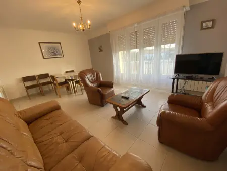 Maison de Ville à Fouras avec Jardin et Garage, Proche Plages - Photo 2