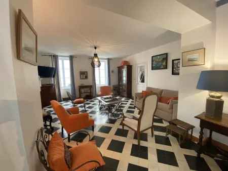 Vaste Maison au Coeur de Fouras, Proche Plages et Commerces, Idéale pour Familles - Photo 1