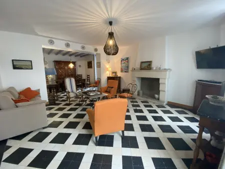 Vaste Maison au Coeur de Fouras, Proche Plages et Commerces, Idéale pour Familles - Photo 3