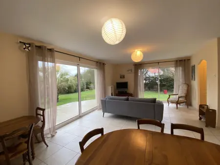 Villa Confortable à Fouras, Proche Mer, 3 Chambres, Terrasse, Jardin, WiFi - Photo 3