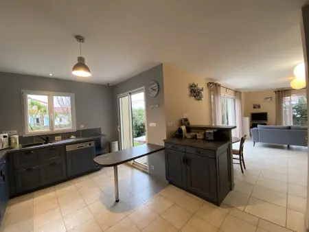Villa Confortable à Fouras, Proche Mer, 3 Chambres, Terrasse, Jardin, WiFi - Photo 7