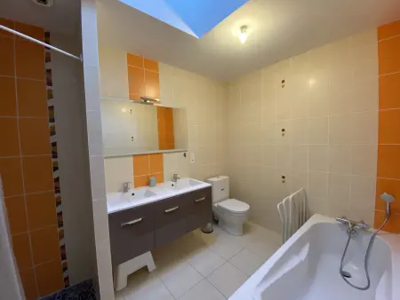 Villa Confortable à Fouras, Proche Mer, 3 Chambres, Terrasse, Jardin, WiFi - Photo 14