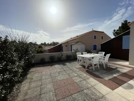 Maison avec Piscine Chauffée, Terrasse et Parking à 300m de l'Océan - Photo 14