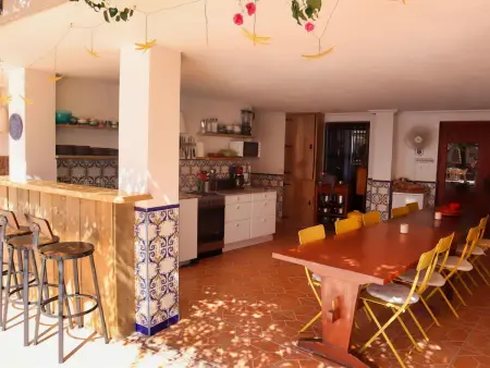 Maison ancienne rénovée avec piscine privée, climatisation et parking, idéale familles - Photo 4