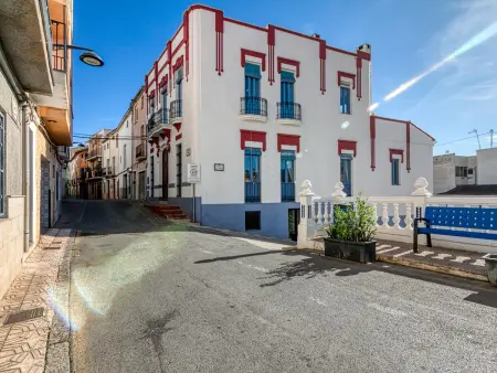 Maison ancienne rénovée avec piscine privée, climatisation et parking, idéale familles - Photo 7