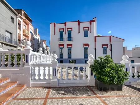 Maison ancienne rénovée avec piscine privée, climatisation et parking, idéale familles - Photo 8