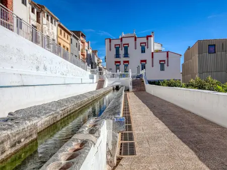 Maison ancienne rénovée avec piscine privée, climatisation et parking, idéale familles - Photo 9