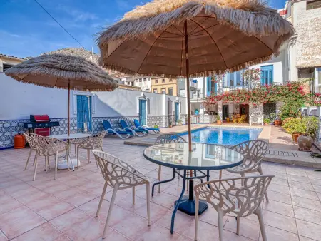 Maison ancienne rénovée avec piscine privée, climatisation et parking, idéale familles - Photo 10