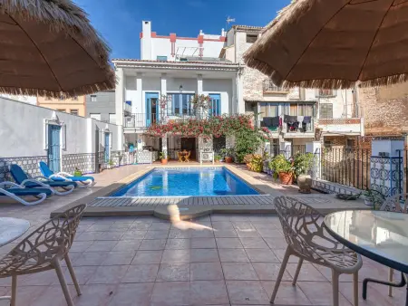 Maison ancienne rénovée avec piscine privée, climatisation et parking, idéale familles - Photo 11