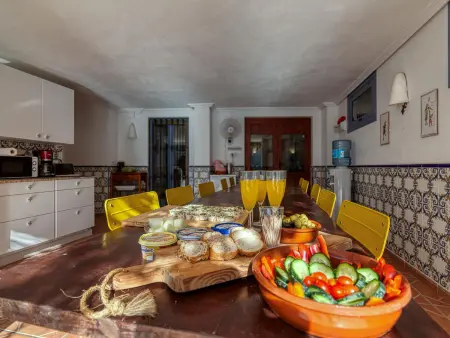 Maison ancienne rénovée avec piscine privée, climatisation et parking, idéale familles - Photo 13