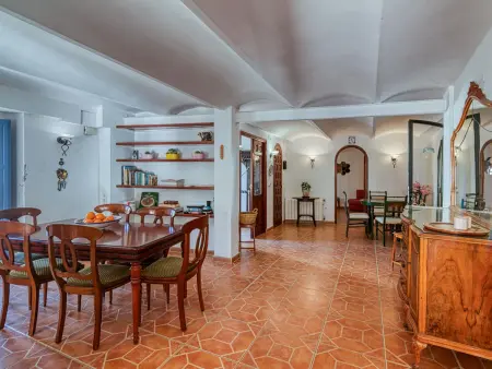 Maison ancienne rénovée avec piscine privée, climatisation et parking, idéale familles - Photo 18