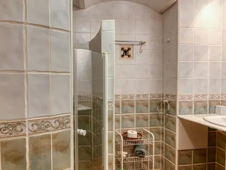 Maison ancienne rénovée avec piscine privée, climatisation et parking, idéale familles - Photo 22