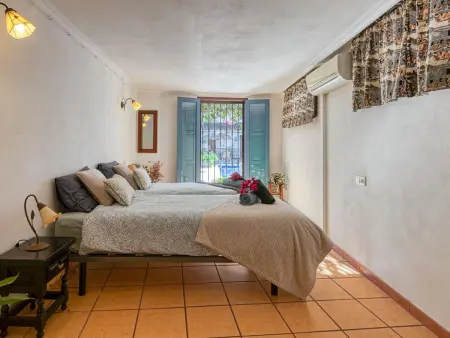 Maison ancienne rénovée avec piscine privée, climatisation et parking, idéale familles - Photo 23