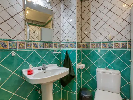 Maison ancienne rénovée avec piscine privée, climatisation et parking, idéale familles - Photo 24