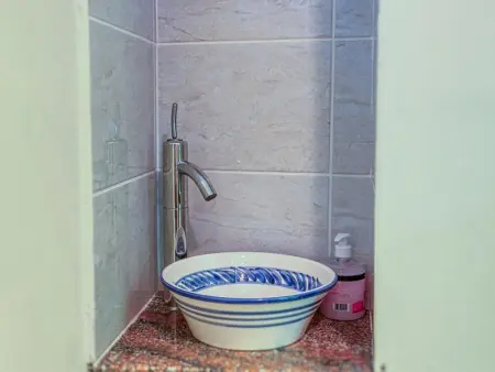 Maison ancienne rénovée avec piscine privée, climatisation et parking, idéale familles - Photo 25