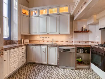 Maison ancienne rénovée avec piscine privée, climatisation et parking, idéale familles - Photo 28