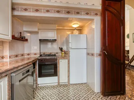 Maison ancienne rénovée avec piscine privée, climatisation et parking, idéale familles - Photo 29