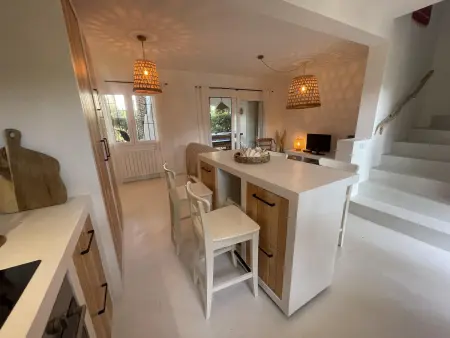Maison Charmante avec Jardin Privé et Piscine Commune, Golf et Plage à Proximité - Photo 2