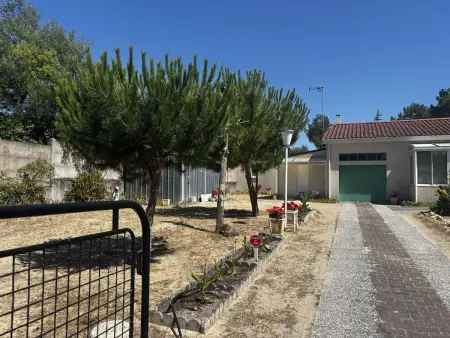 Maison de vacances 3 pièces, 4 couchages à 1000 m de l'océan, cadre paisible avec cour et parking - Photo 16