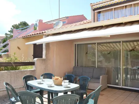Maison 5 pièces, 8 couchages, terrasse, proche plage et commerces - Saint Pierre La Mer - Photo 2