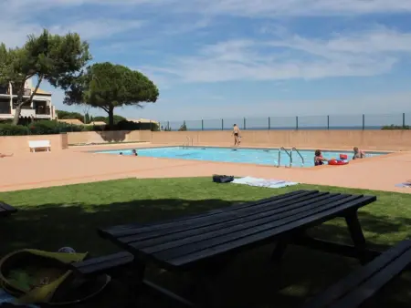 Studio Cabine Mezzanine à Saint Pierre la Mer - 4 Couchages, Piscine, Terrasse, Parking Privé - Photo 14