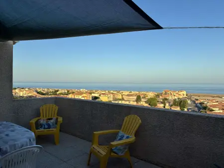 Maison à Saint Pierre la Mer avec Terrasse et Piscine 2 Étoiles - Photo 1