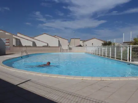 Maison à Saint Pierre la Mer avec Terrasse et Piscine 2 Étoiles - Photo 14