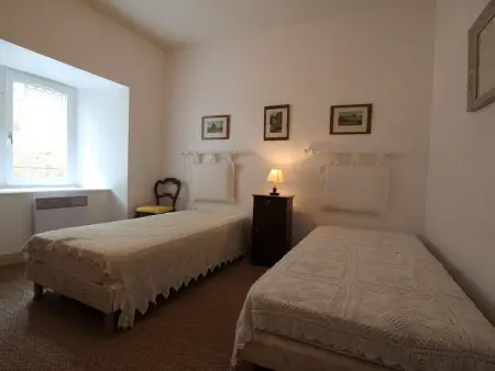 Maison spacieuse avec grande cour et terrasse, parfait pour familles, proche St-Paulien et Allègre. - Photo 4