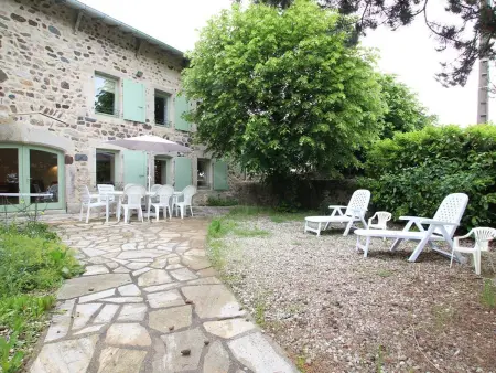 Maison spacieuse avec grande cour et terrasse, parfait pour familles, proche St-Paulien et Allègre. - Photo 12
