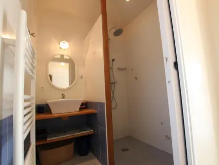 Maison en pierre près de la mer avec sauna et vaste jardin - Photo 8