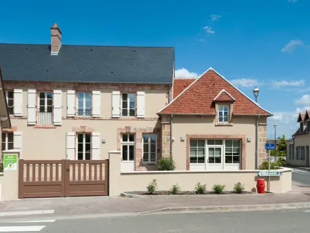 Gîte Spacieux avec Cour, Terrasse et Salle de Jeux - Centre Bourg, Accessible PMR - Photo 1
